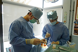 麻酔の後、インプラント手術